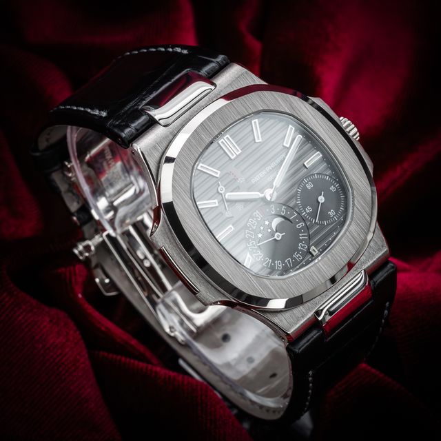 Patek Philippe Nautilus 5712G-001 Image 2